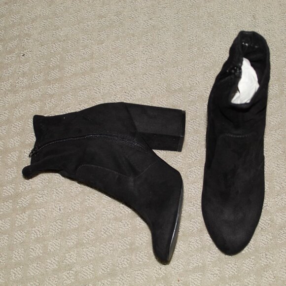 Madden Girl Size 6.5M Black Faux Suede Fabric Ankle Boots - Picture 1 of 6